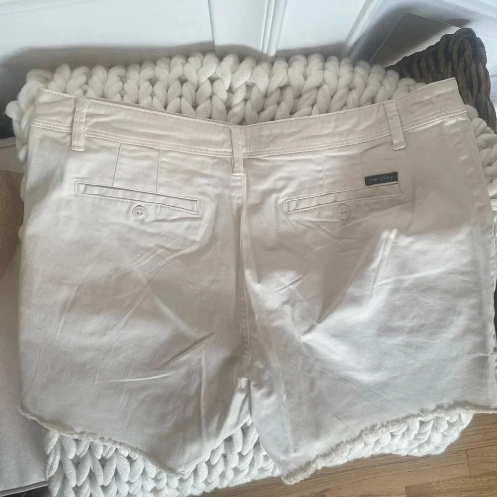 NWT Sanctuary brand. Meadow‎ raw hem shorts in color Natural White, women’s 32